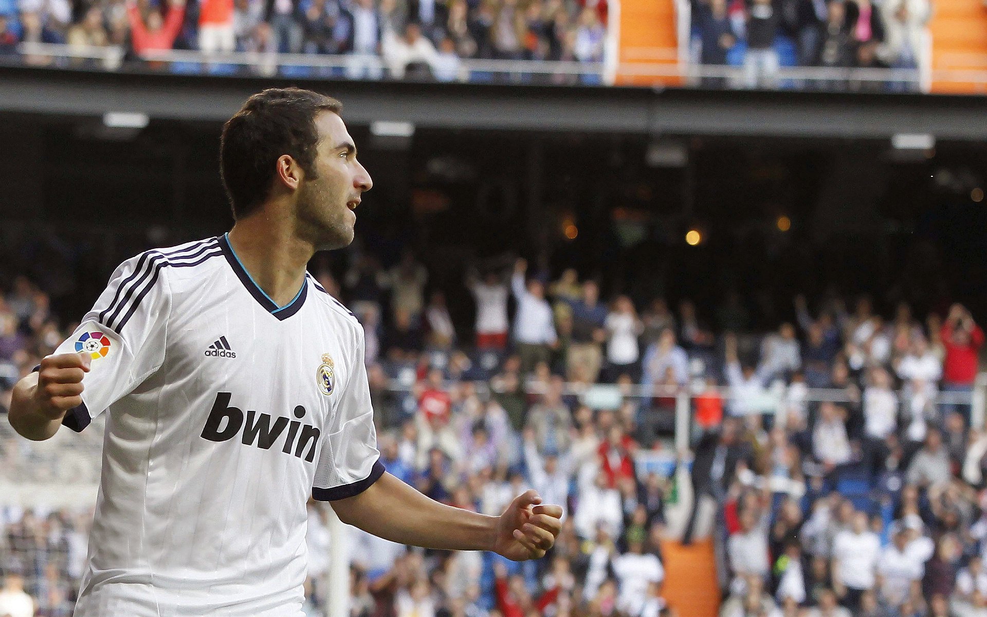 Scout遭遇十五持续失利，西班牙队教练压力巨大！观众掌声雷动