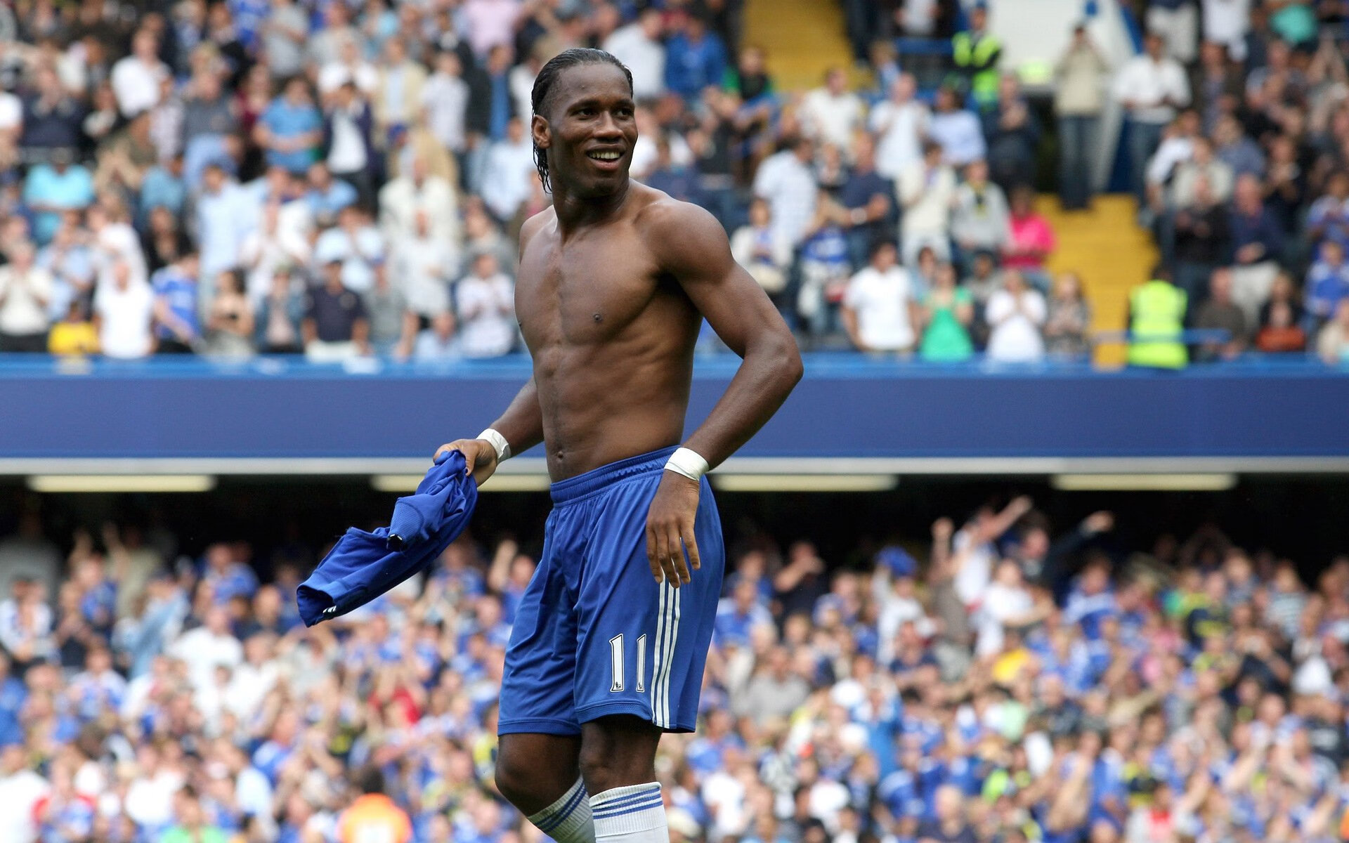 足球赛场焦点！阿根廷队对阵日本队，关键一战，双方鏖战至最后一刻