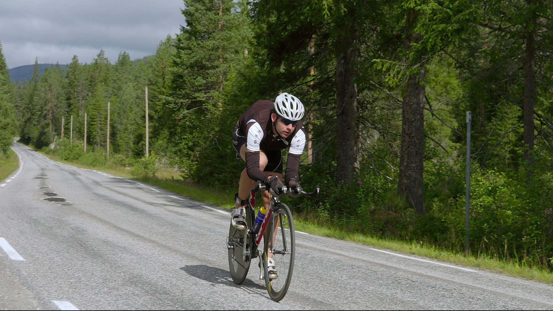 梅德韦杰夫赛点兑现，拜仁慕尼黑淘汰罗马晋级四强，主帅激动落泪