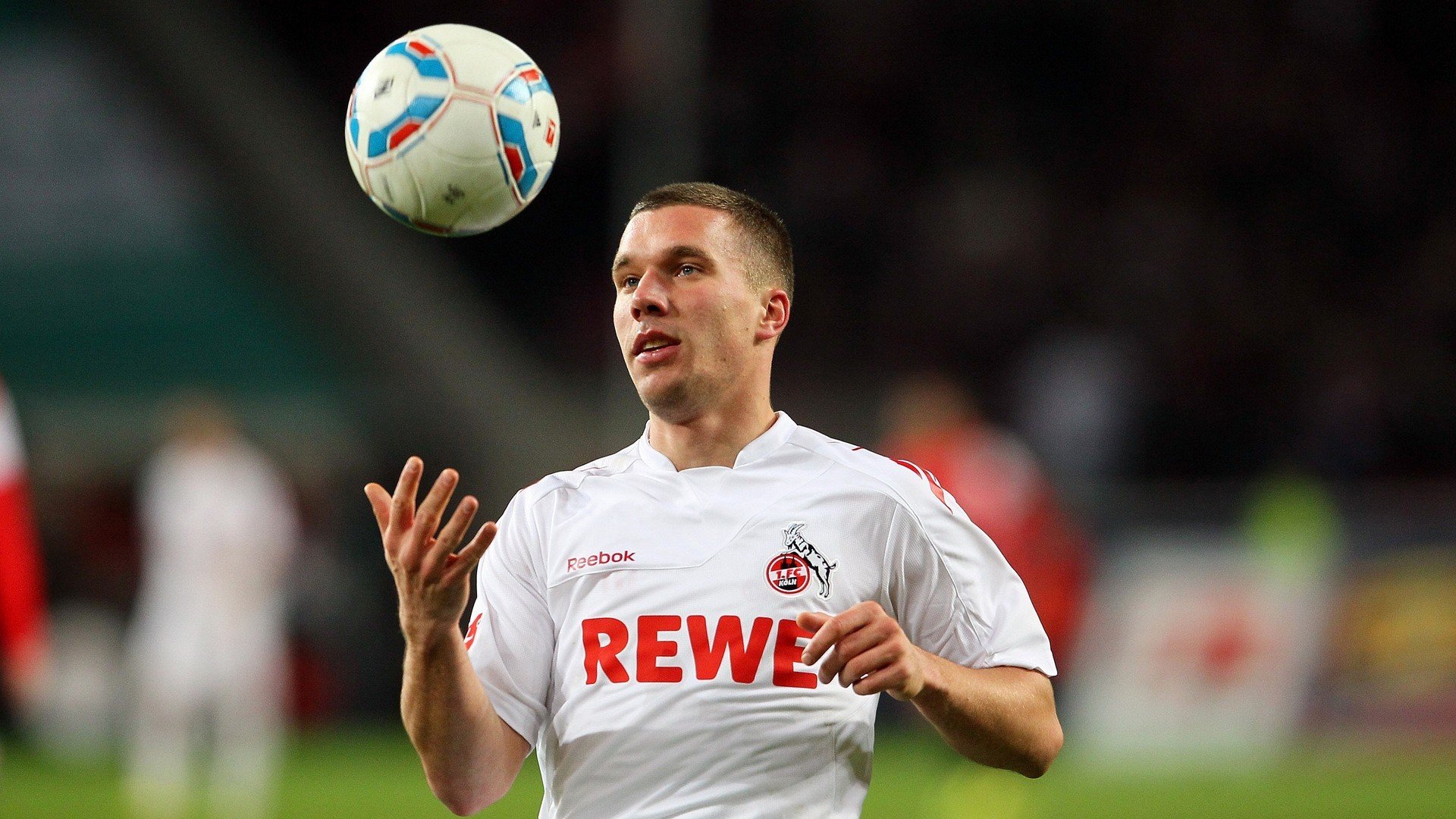 梅德韦杰夫赛点兑现，拜仁慕尼黑淘汰罗马晋级四强，主帅激动落泪